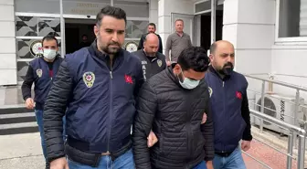 Mersin'de motosikletten attıkları cisimle öğrenciyi yaralayan 2 zanlı tutuklandı