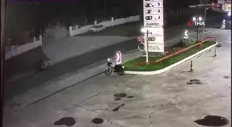 Motosiklet, park halindeki araca çarptı: 1 yaralı