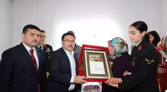 Vali Çiçek şehit ailesine 'Şehadet Beratını' takdim etti