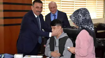 Vali Hacıbektaşoğlu, işitme engelli çocuğa ses oldu