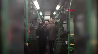 BAKIRKÖY'DE YOLCULARLA TARTIŞAN İETT ŞOFÖRÜ ARACI HAREKET ETTİRMEDİ