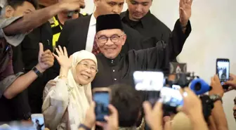 Malezya'nın yeni Başbakanı Enver İbrahim yemin etti