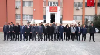 YPG/PKK'lı teröristlerin katlettiği Ayşenur öğretmenin görev yaptığı okula karanfil bırakıldı