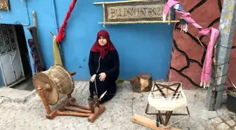 Ata mesleğini tarihi sokakta ilmek ilmek dokuyarak yaşatıyor