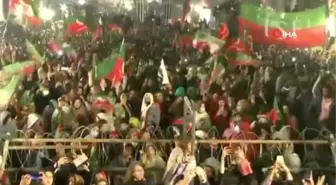 Eski Pakistan Başbakanı Imran Khan vurulmasının ardından ilk kez mitinge katıldı