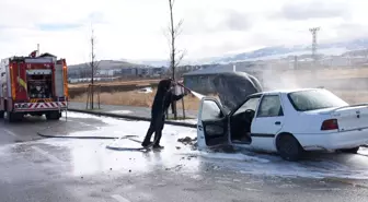 Seyir halindeki otomobil yandı
