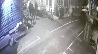 Fatih'te kedinin yuvasını yumruklayarak parçalayan şüpheli güvenlik kamerasında
