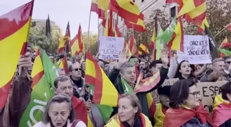 İspanya'da aşırı sağcı Vox partisi erken seçim talebiyle gösteri düzenledi
