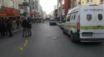 Küçükçekmece'de iki grup arasındaki bıçaklı kavgada üç kişi yaralandı