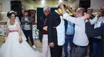 ARKADAŞLARI DAMADA BULAŞIK SETİ TAKTI