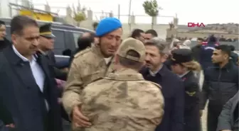 İKİ KARDEŞİNDEN ŞEHİT AĞABEYE ASKER SELAMI İLE VEDA