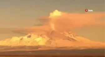 Rusya'daki Shiveluch Yanardağı yeniden harekete geçti