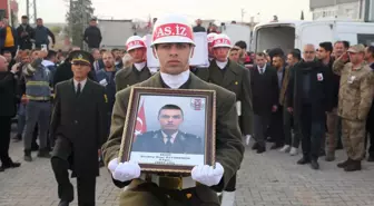 GAZİANTEP - Şehit Piyade Teğmen Duabey Onur Öztürkmen son yolculuğuna uğurlandı (2)