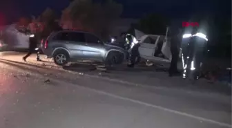 ANTALYA'DA OTOMOBİL İLE CİP ÇARPIŞTI 2 ÖLÜ, 3 YARALI