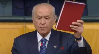 Bahçeli, 6'lı masanın anayasa değişikliği önerisine kürsüden salladığı kitapla meydan okudu