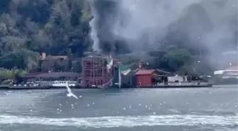 Beykoz'da bir iş yerinde başlayan yangın, boğazı kara dumanlarla kapladı