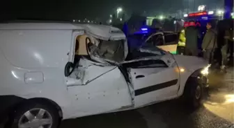 KEMALPAŞA'DA 3 ARAÇLI KAZA: 1'İ BEBEK 3 YARALI