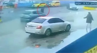 AĞRI'DA OTOMOBİLİN ÇARPTIĞI YAYA ÖLDÜ; KAZA KAMERADA
