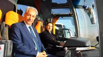 Akşehir'in şehirlerarası tek kadın şoförü Funda Çeper babasının izinde