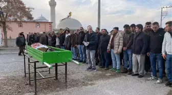 Dışarı çıkarıp saçından sürüklediği eşini bıçaklayarak öldürdü, babasını yaraladı (3)