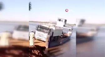 Nil Nehri'ne devrilen kamyondan atlayan sürücü ölümden döndü