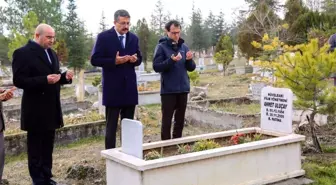 Türk sinemasının bilge yönetmeni Kütahyalı Ahmet Uluçay dualarla anıldı
