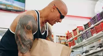 Ünlü oyuncu Dwayne Johnson, geçmişte hırsızlık yaptığı marketteki tüm çikolata barlarını satın aldı