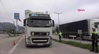 AMASYA'DA TRAFİK EKİPLERİNDEN KIŞ LASTİĞİ DENETİMİ