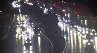 İSTANBUL-İSTANBUL'DA TRAFİK YOĞUNLUĞU YÜZDE 90'A ULAŞTI