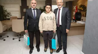 Satranç Şampiyonu Erdoğmuş'tan Nilüfer Belediye Başkanı Erdem'e Ziyaret