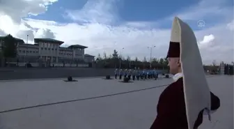 Cumhurbaşkanlığı Muhafız Alayı Tüfekli Gösteri Bölüğü nöbet değişimi gösterisi gerçekleştirildi