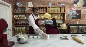 Gürsu Belediye Başkanı: 'Engelli kardeşlerimiz için, kıymetli eşimle beraber, sevgimiz ve el emeğimizi içine bolca katarak kurabiye yaptık'