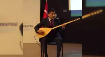 ADÜ Rektörü Prof. Dr. Aldemir, engelsiz dans gösterisinde bağlama çaldı