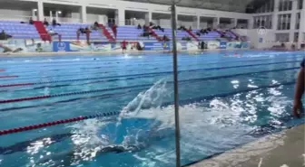 Engellerini aşıp yüzmede 8 yılda 50 madalya kazandı
