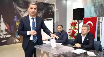 İki adayın yarıştığı kongrede mevcut başkan güven tazeledi