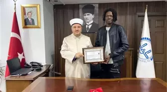 Müslüman arkadaşlarından etkilenen Çadlı öğrenci İslamiyet'i seçti
