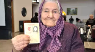 Oğlu sürpriz yaptı, 105 yaşında uçağa bindi