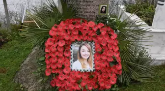 Öldürülen üniversite öğrencisi Ceren Özdemir mezarı başında anıldı