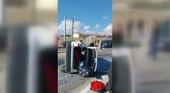 Amatör futbolcuların bulunduğu otomobilin kamyonetle çarpışması sonucu 5 kişi yaralandı