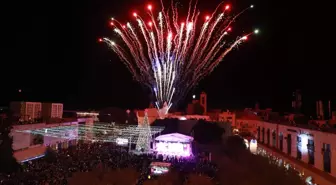 Beytüllahim'de yeni yıl kutlamaları, Noel ağacının aydınlatılmasıyla başladı