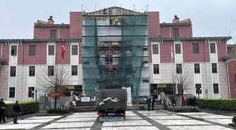 Depremde hasar gören adliye binasında çalışmalar sürüyor