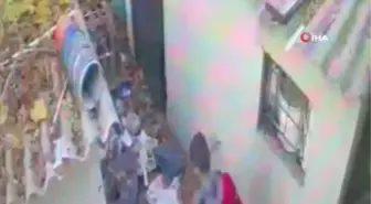 Arnavutköy'de iş yerinin deposundan malzeme çalan şahıs kamerada