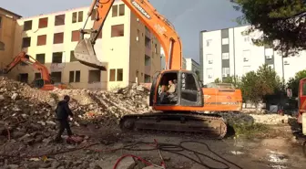 Burhaniye'de 50 Yıllık Devlet Hastanesi Yıkılıyor