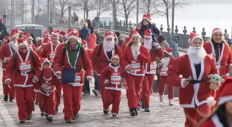 Macaristan'da Noel Baba Koşusu