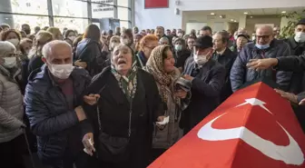 Oyuncu Özge Ulusoy'un babası için Ankara'da cenaze töreni düzenlendi