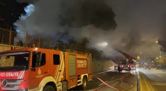 Pendik'te metruk binada çıkan yangın söndürüldü