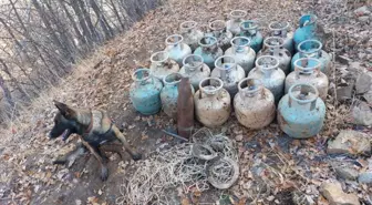 Araziye gömülü bulunan el yapımı patlayıcı malzemeleri imha edildi