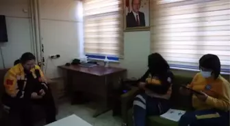DİYARBAKIR - Kadınlardan oluşan ambulans ekibi zamanla yarışarak hayat kurtarıyor