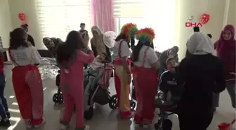 KAYSERİ'DE FİZİK TEDAVİSİ GÖREN ÇOCUKLARA MORAL ETKİNLİĞİ