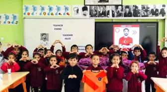 Milli Futbolcu Mahmut Tekdemir'den öğrencilere destek